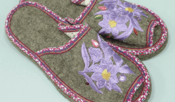 Вышивка на тапочках